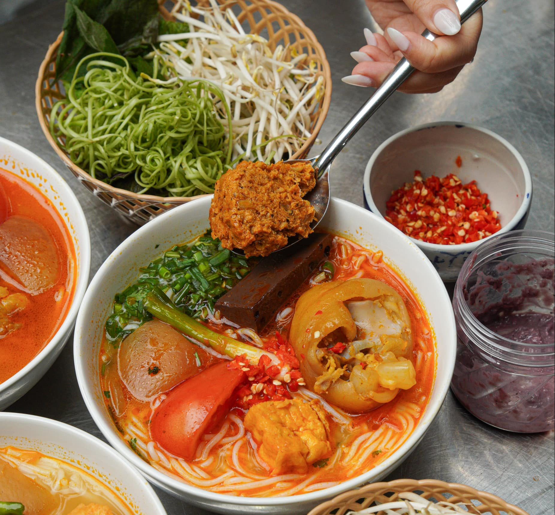 quan-an-sang-ngon-o-da-nang-ivivu-1-e1744097740428.jpg