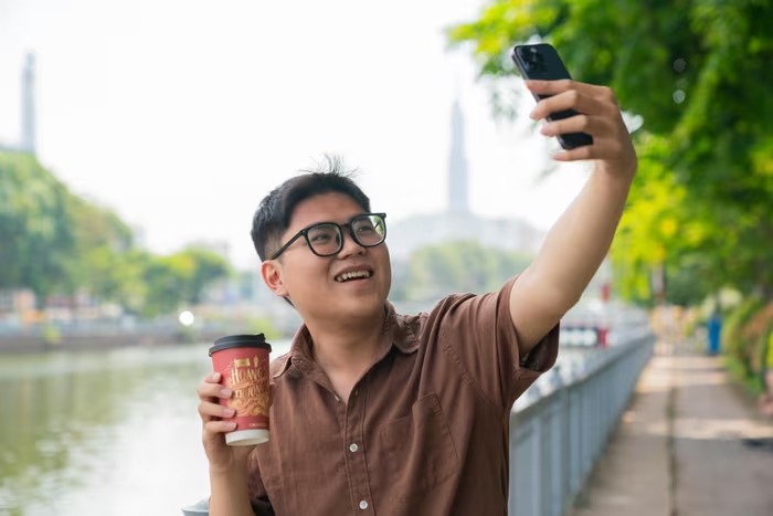 quan-cafe-trang-tri-co-do-sao-vang-ivivu-10.jpg