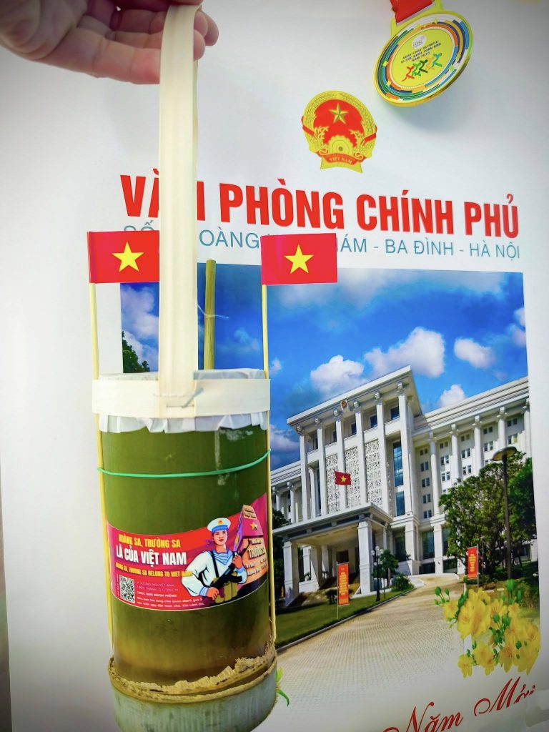 quan-cafe-trang-tri-co-do-sao-vang-ivivu-2-768x1024.jpg