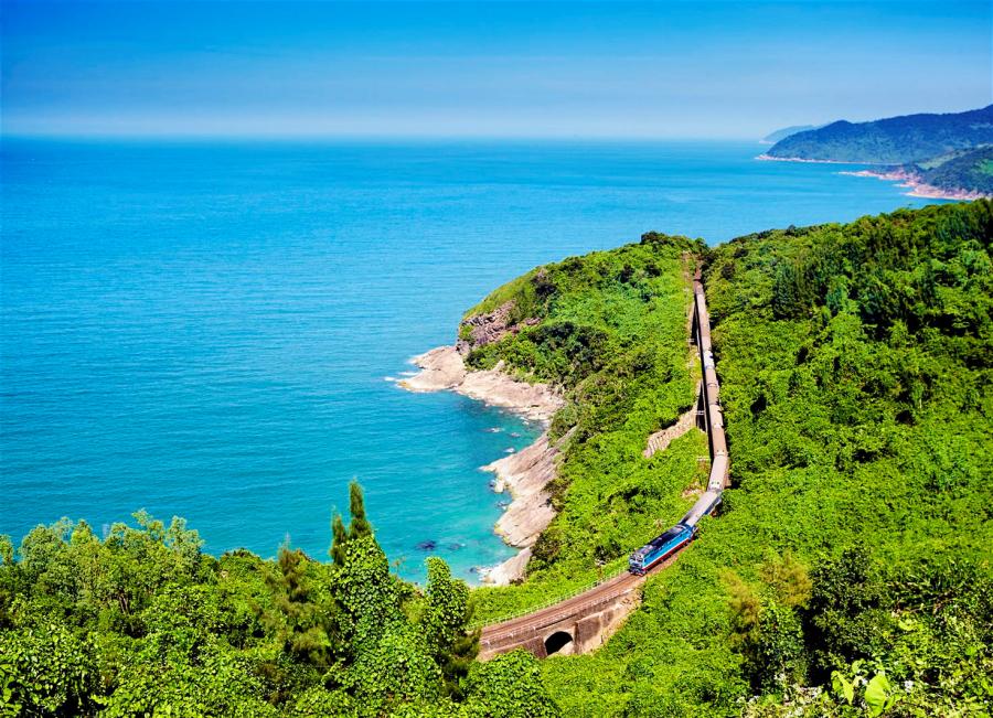 tour xe lửa miền Trung