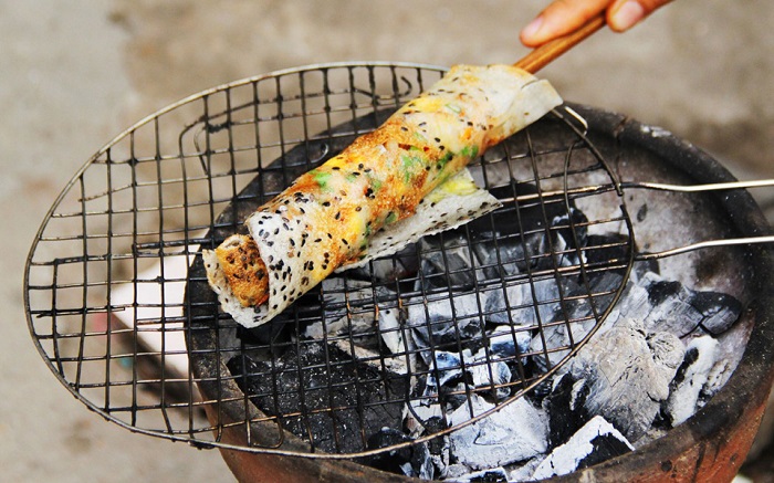 Bánh tráng nướng mắm ruốc ăn mãi không chán