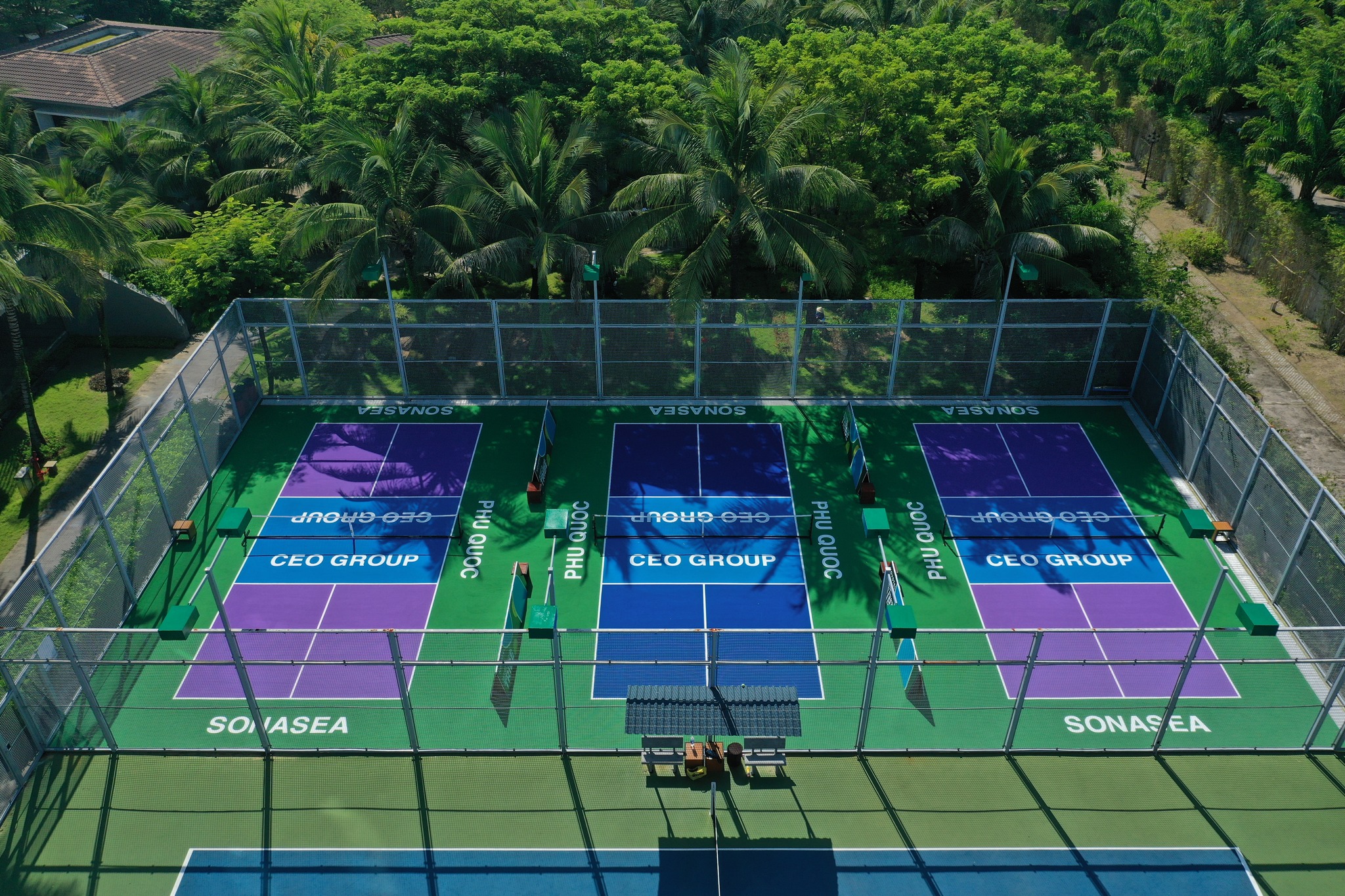 khu nghỉ dưỡng có sân pickleball ivivu 