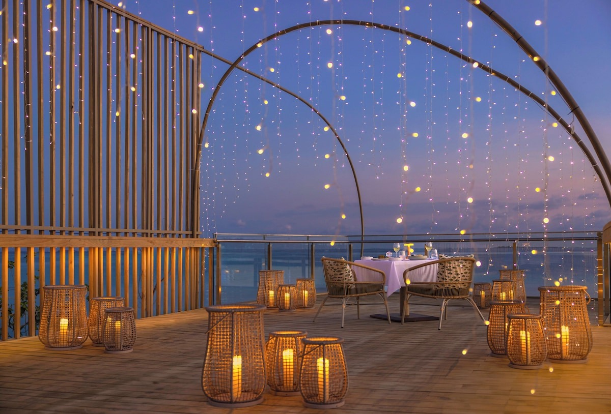 Centara-Mirage-Lagoon-Maldives-ivivu-3-1.jpg