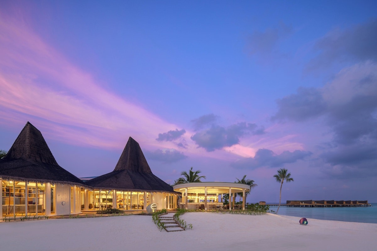 Centara-Mirage-Lagoon-Maldives-ivivu-6.jpg