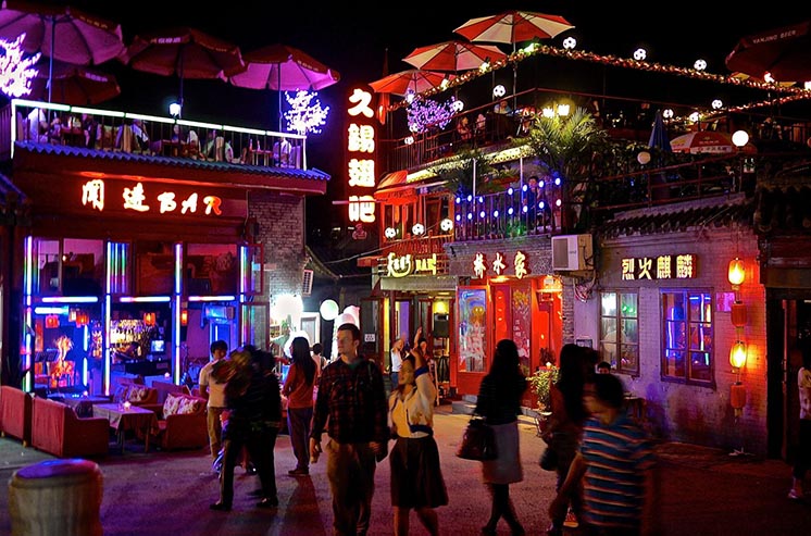 Phố bar Hậu Hải nhộn nhịp