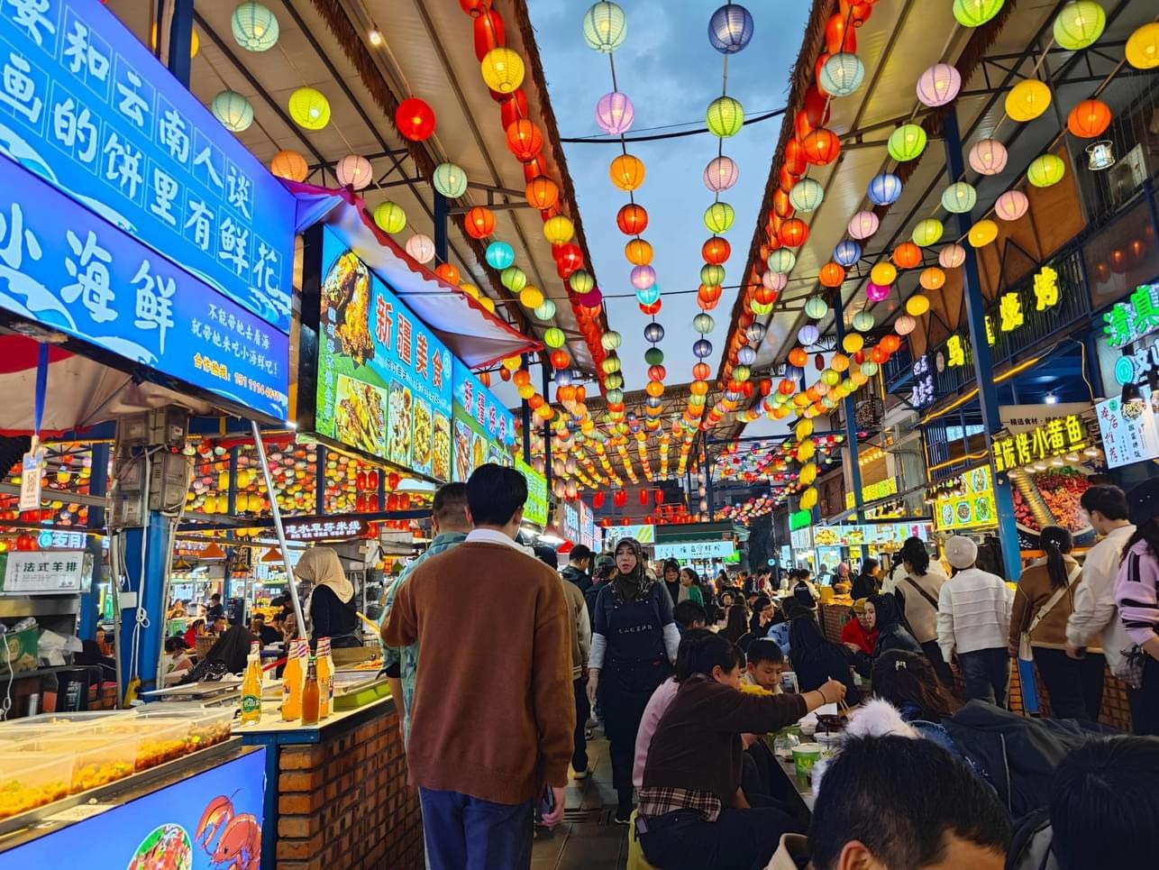 Chợ đêm Kiến Thủy rực rỡ về đêm