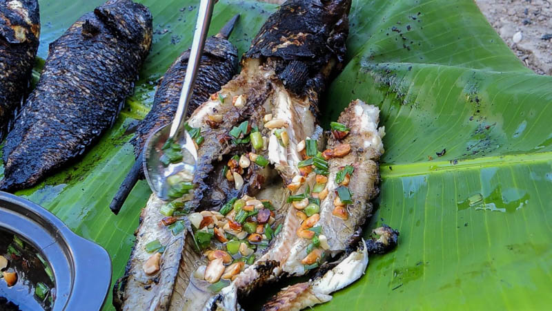 Cá lóc nướng trui thơm lừng