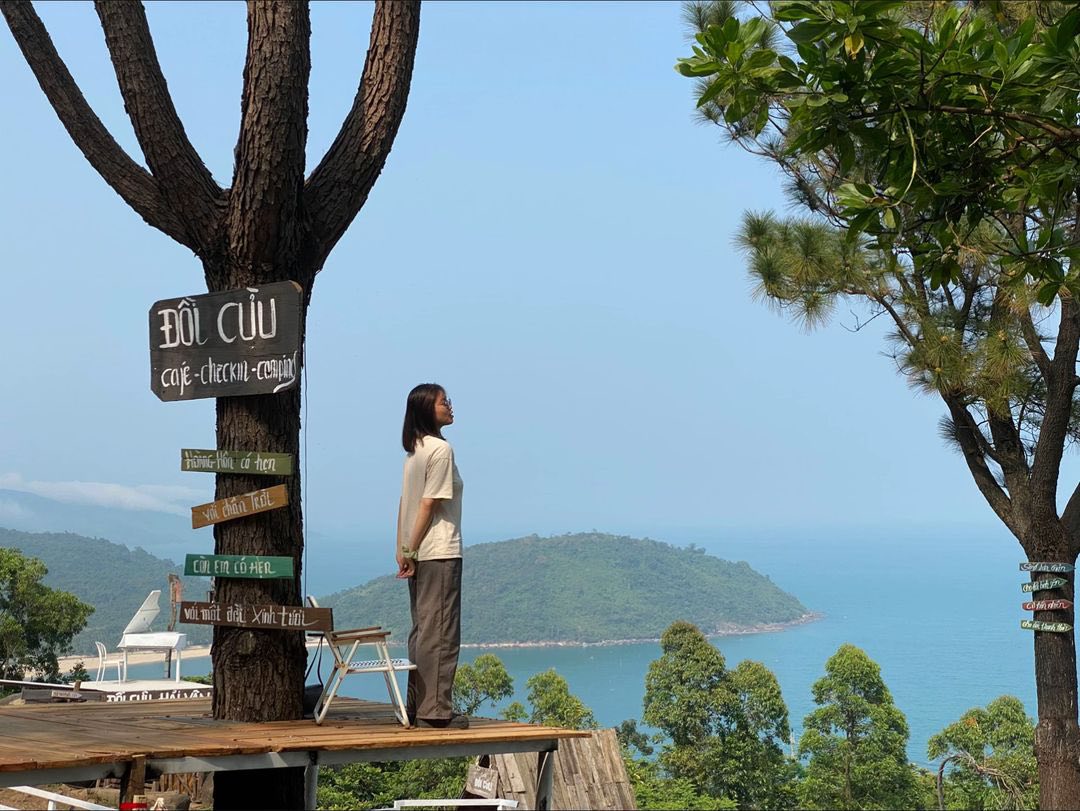KHUÔN VIÊN GLAMPING LÃNG MẠN DƯỚI ÁNH SÁNG ĐOÀN ĐÈN LED