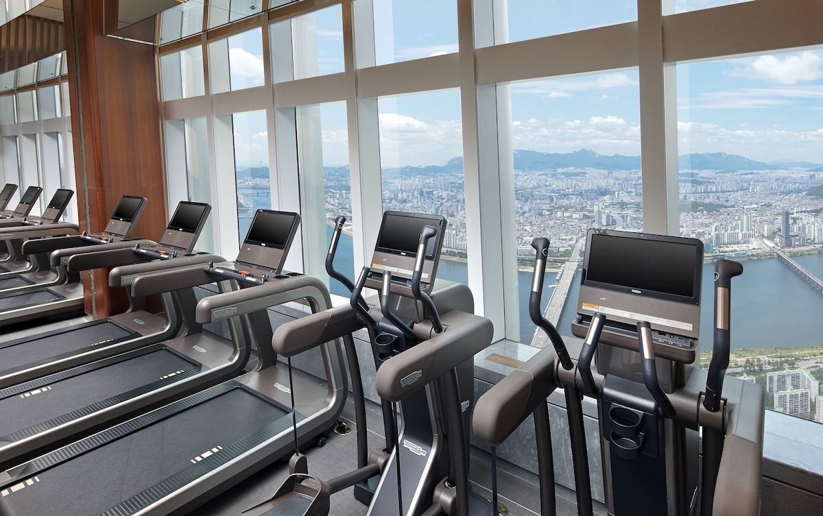 Phòng gym hiện đại, view tuyệt đẹp