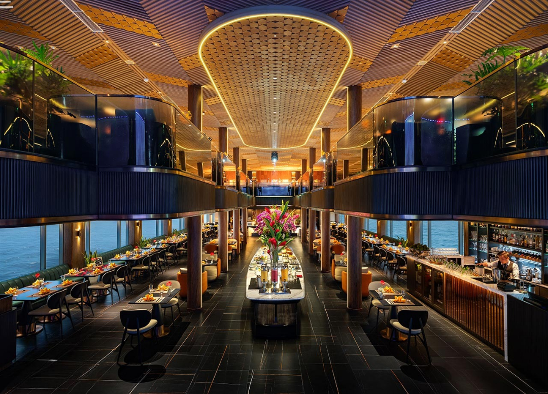 Du thuyền trên sông Sài Gòn