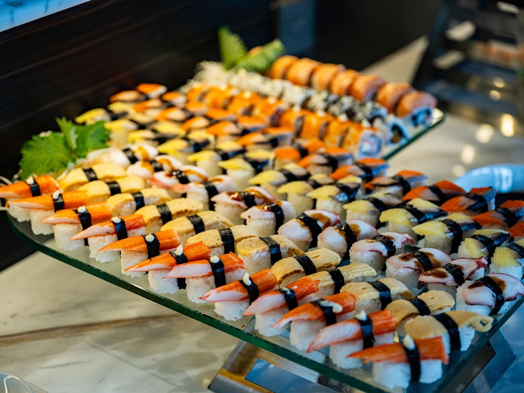 Du thuyền trên sông Sài Gòn