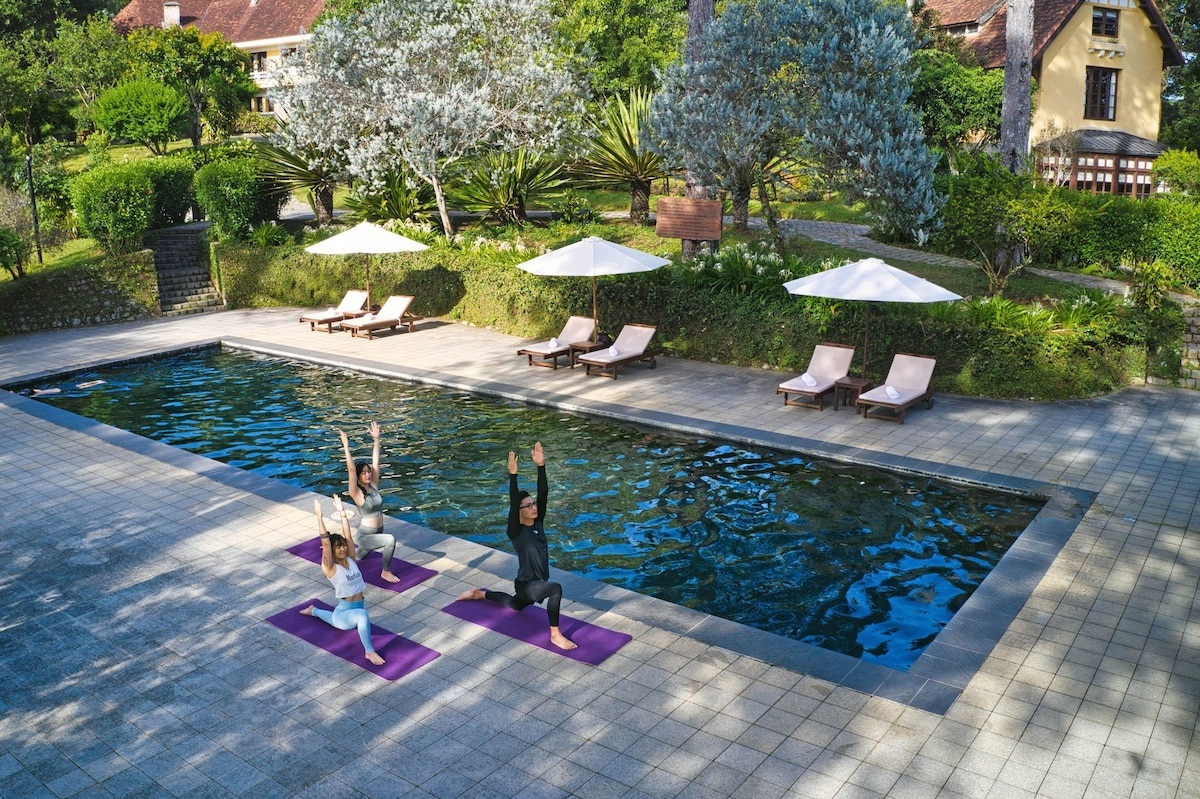 Tập yoga tại Ana Mandara Villas Đà Lạt