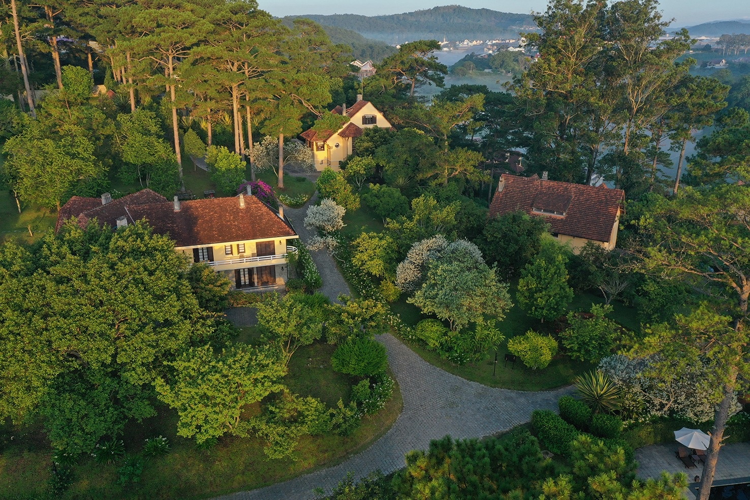 Ana Mandara Villas Đà Lạt giữa rừng thông