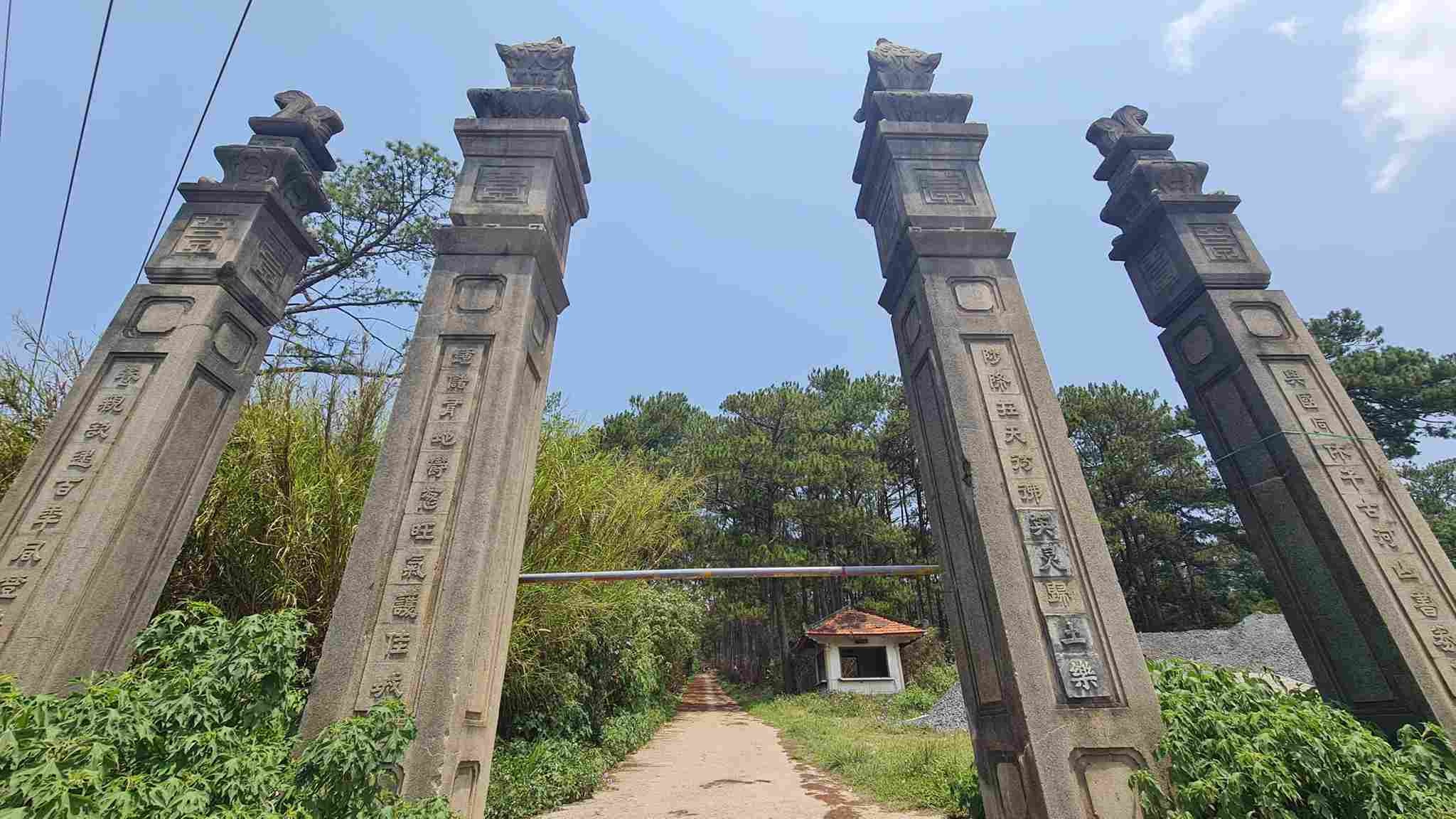 Lăng mộ Nguyễn Hữu Hào