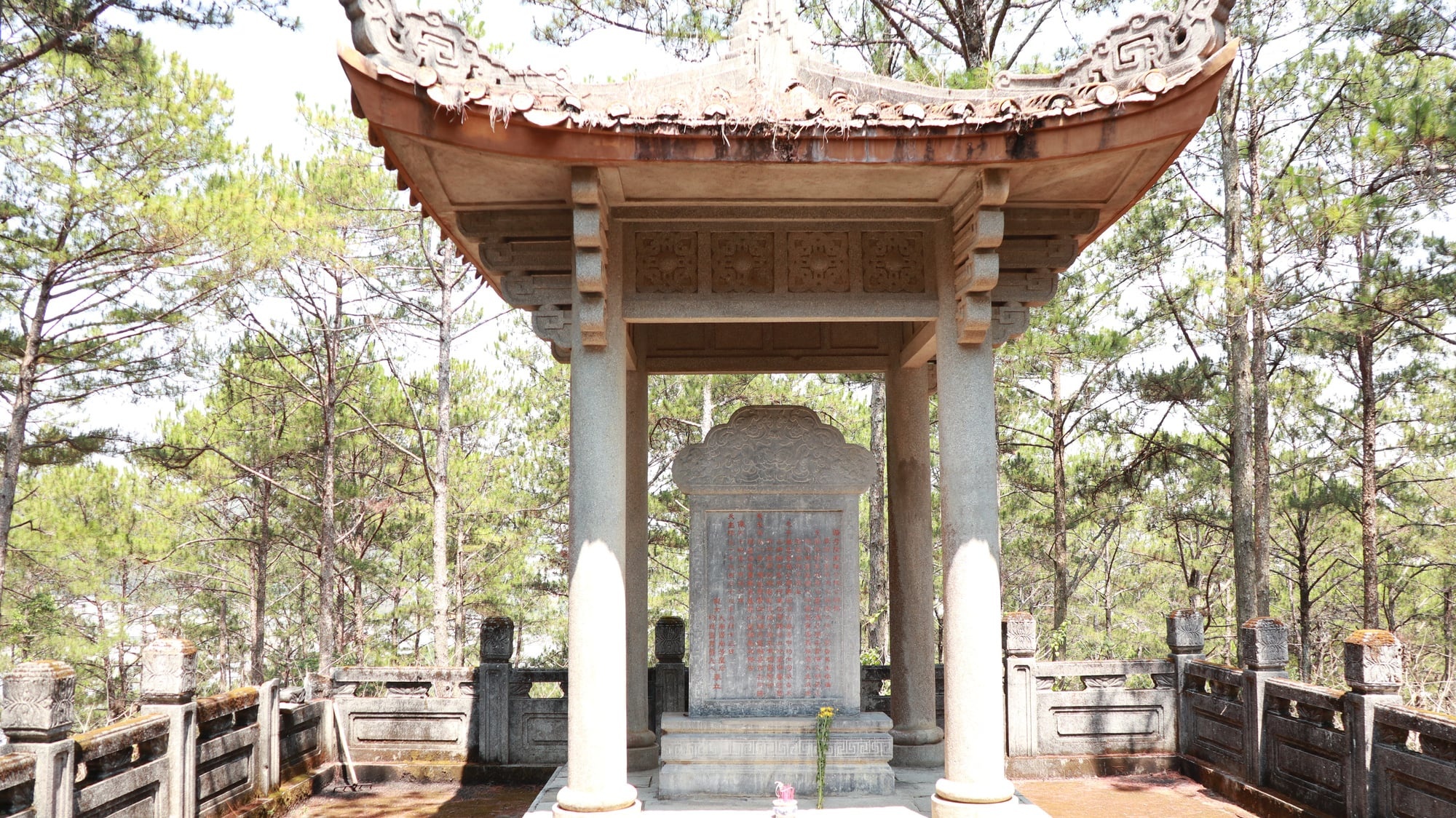 Lăng mộ Nguyễn Hữu Hào