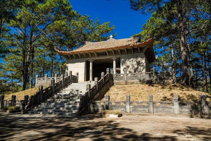 Lăng mộ Nguyễn Hữu Hào