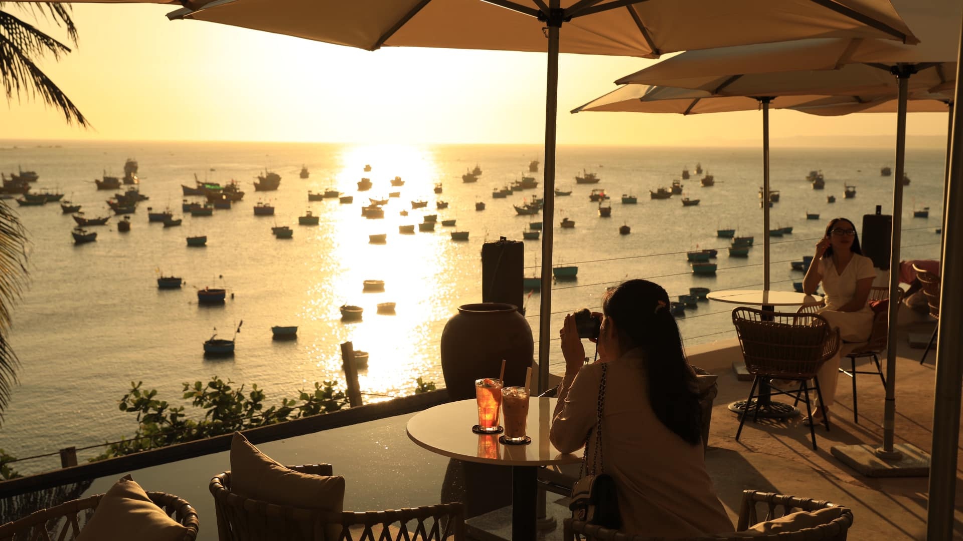 Khung cảnh hoàng hôn tại Mũi Né