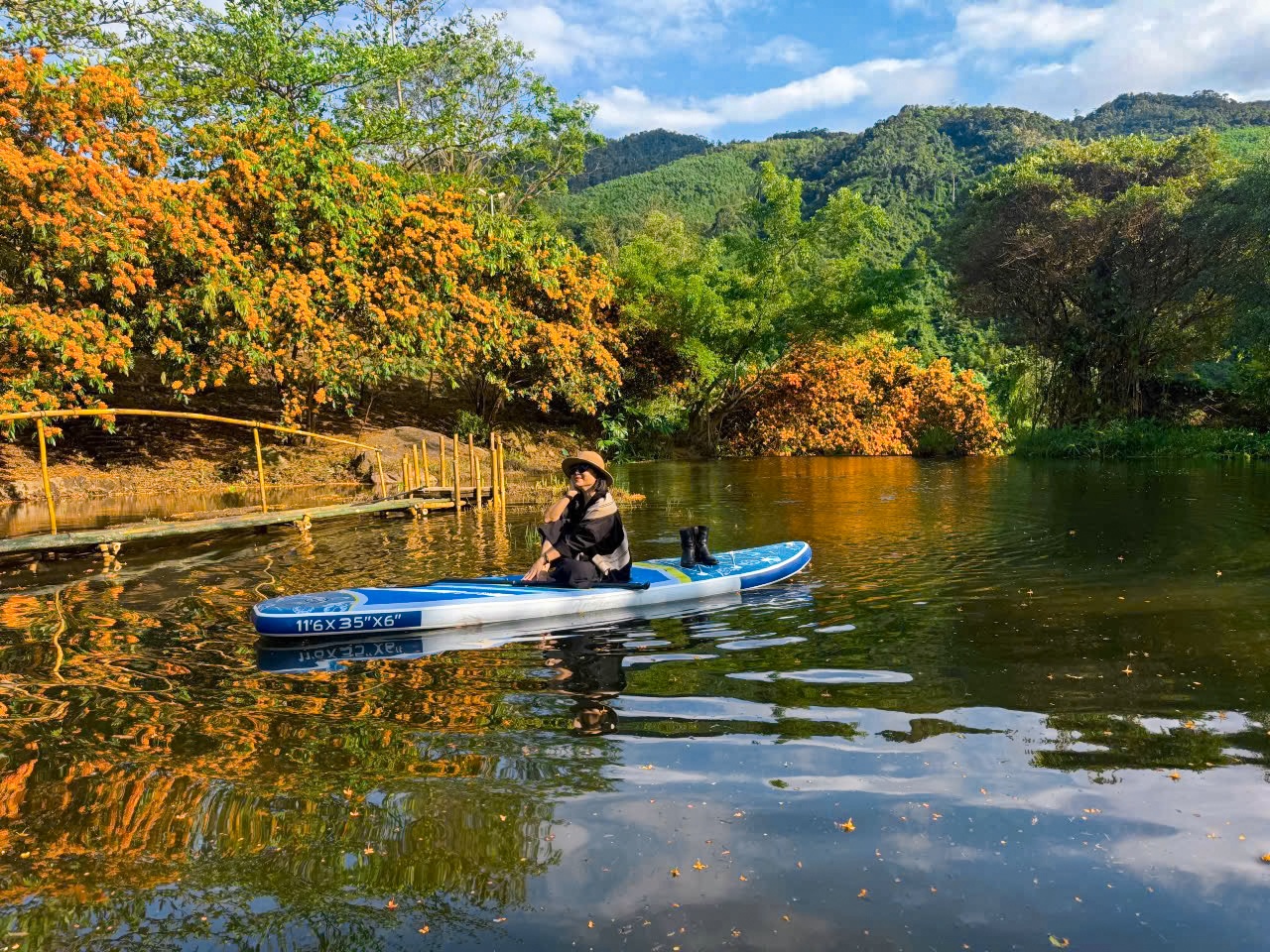 Chèo SUP trên suối