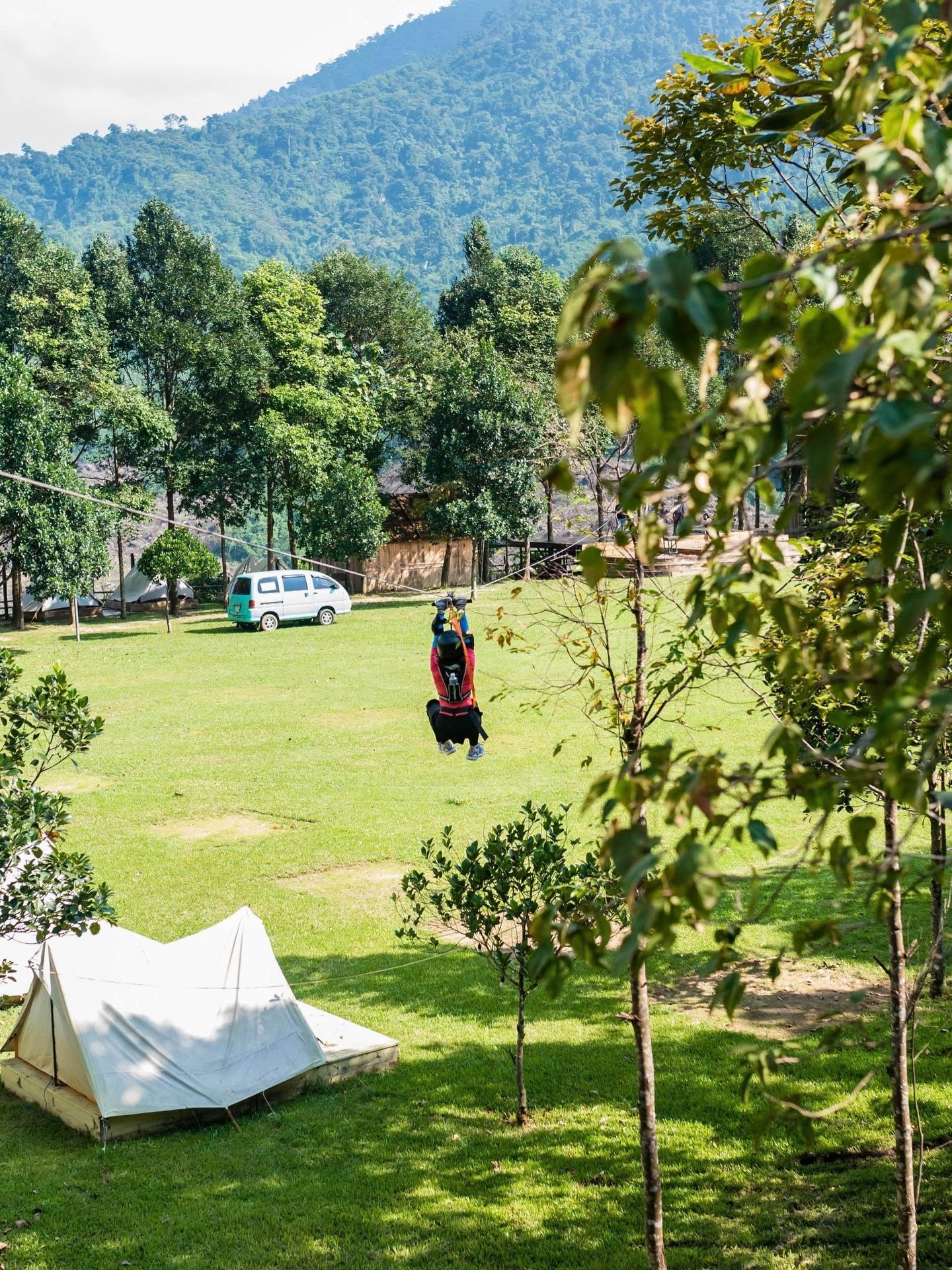 Zipline tại làng Toom Sara