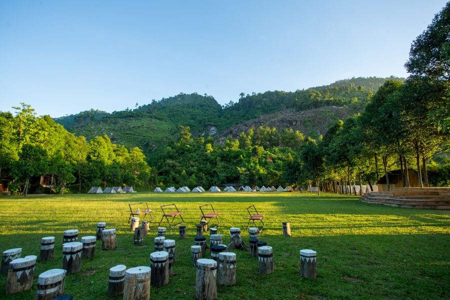 Cắm trại ở làng Toom Sara