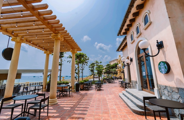 Check-in các quán cafe ven biển tại Sunset Town