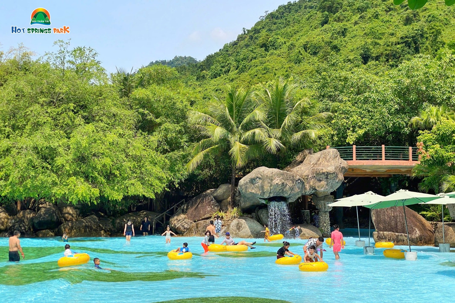 Công Viên Suối Khoáng Nóng Núi Thần Tài