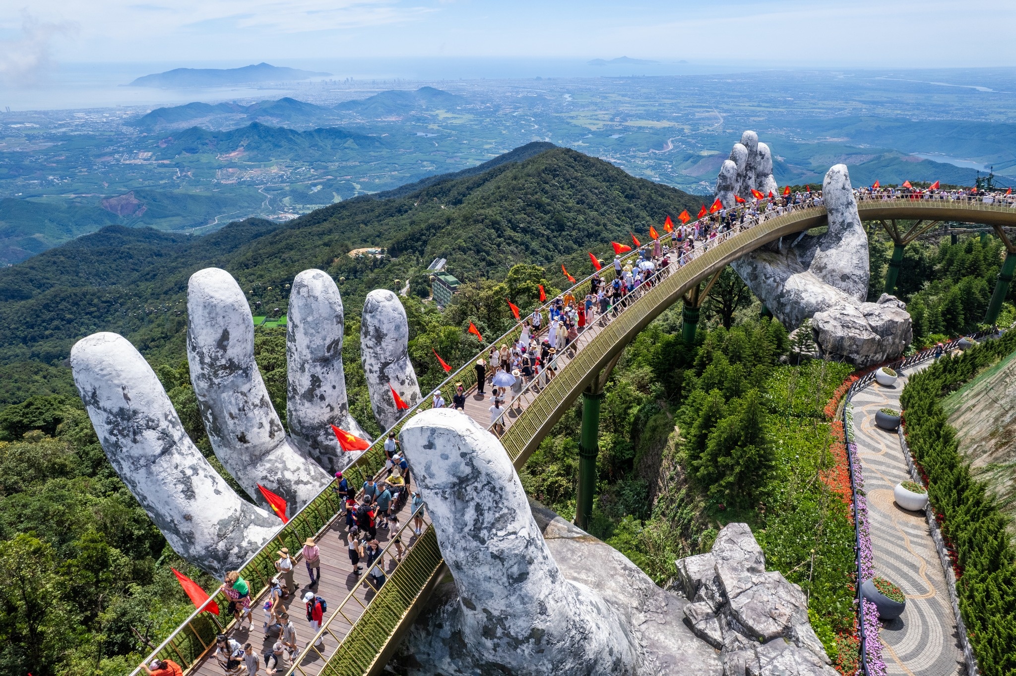 Cầu Vàng tại Sun World Bà Nà Hills