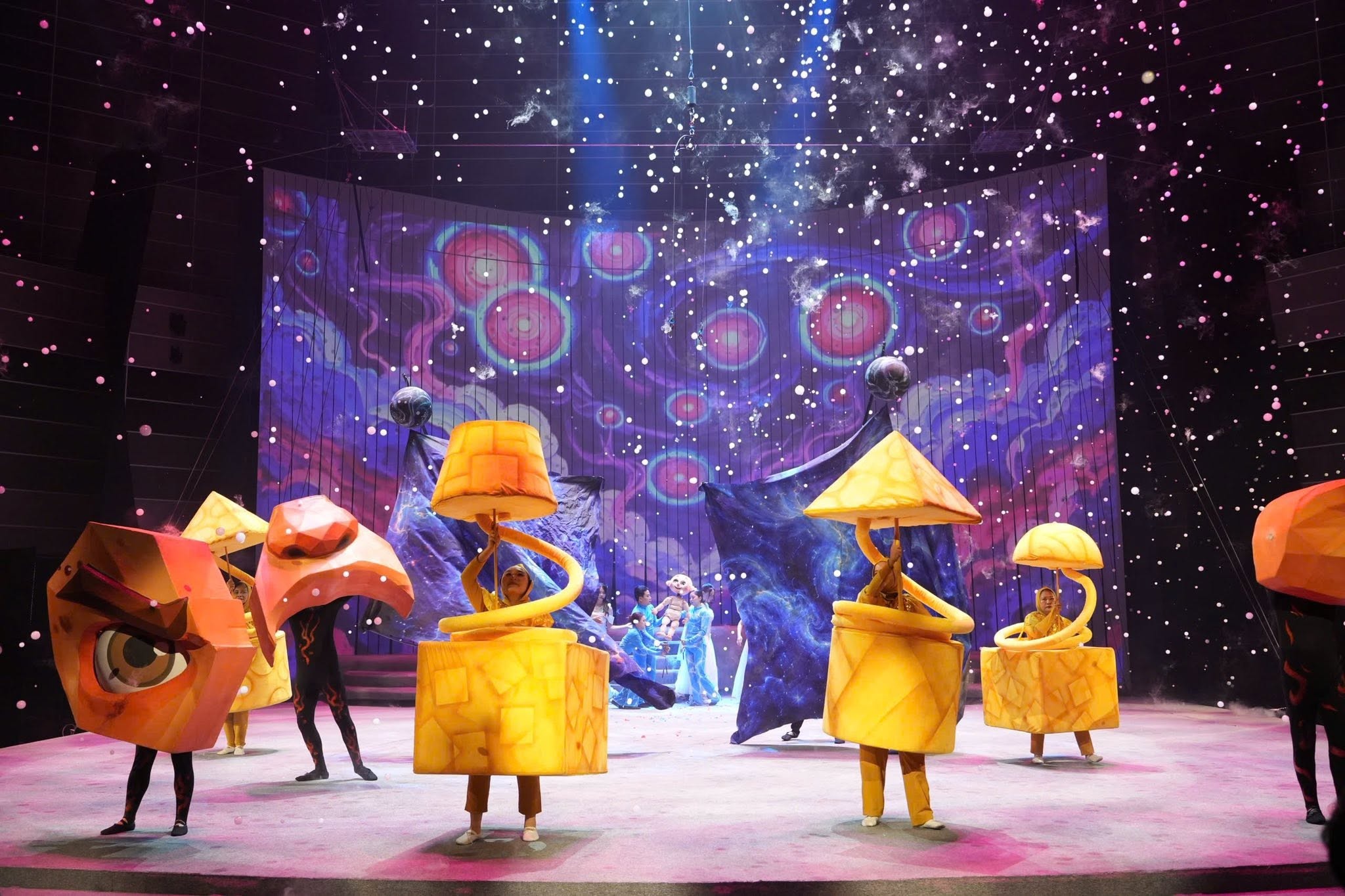 Show diễn ứng dụng công nghệ sân khấu hiện đại.