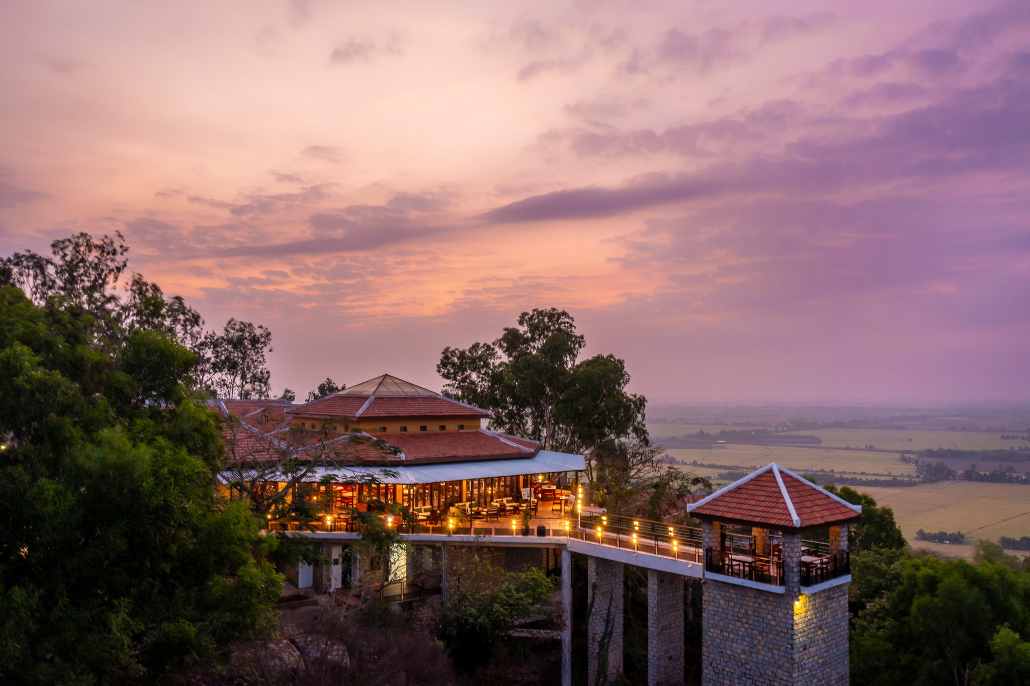 Victoria Núi Sam Lodge