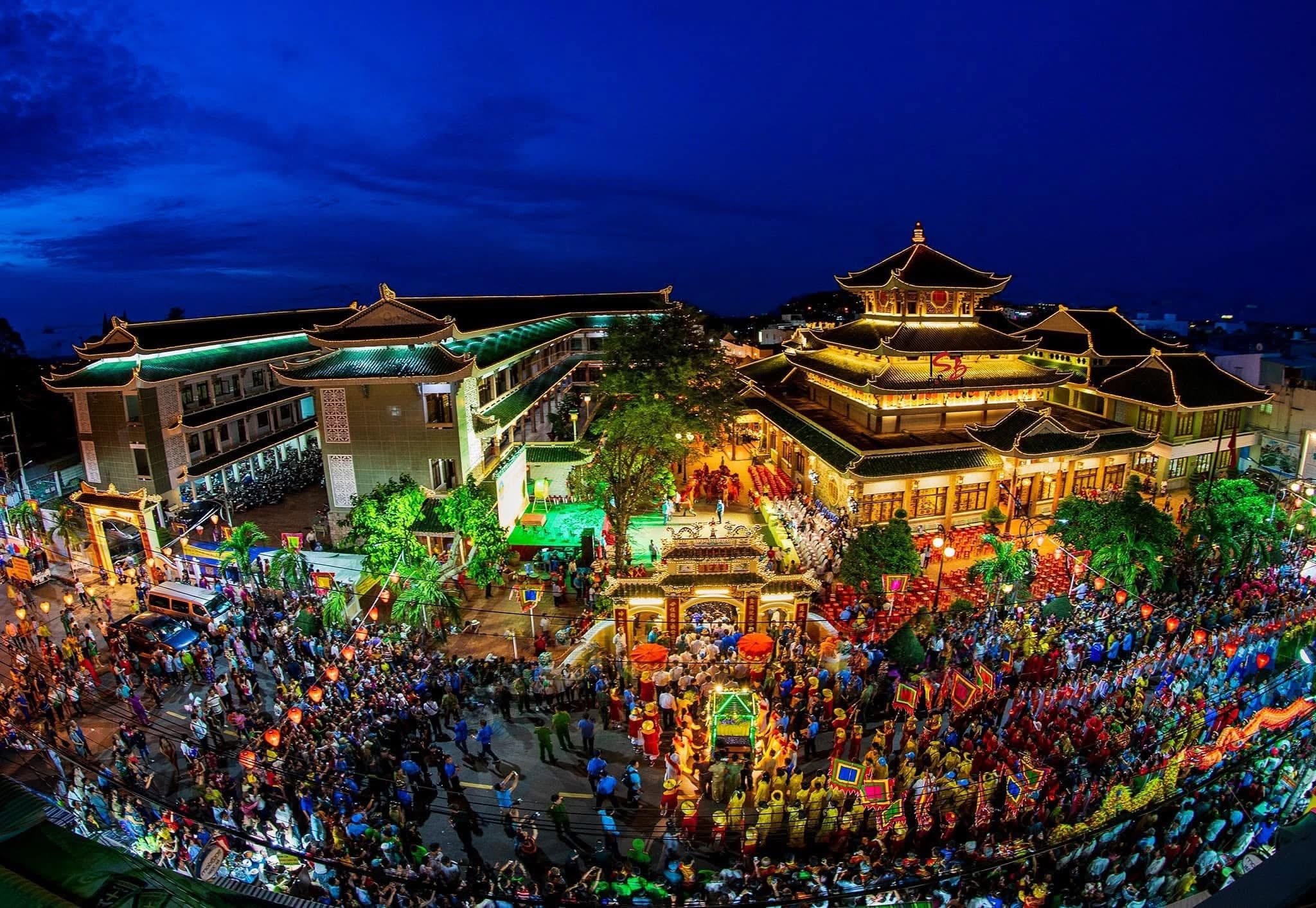 Viếng Miếu Bà Chúa Xứ