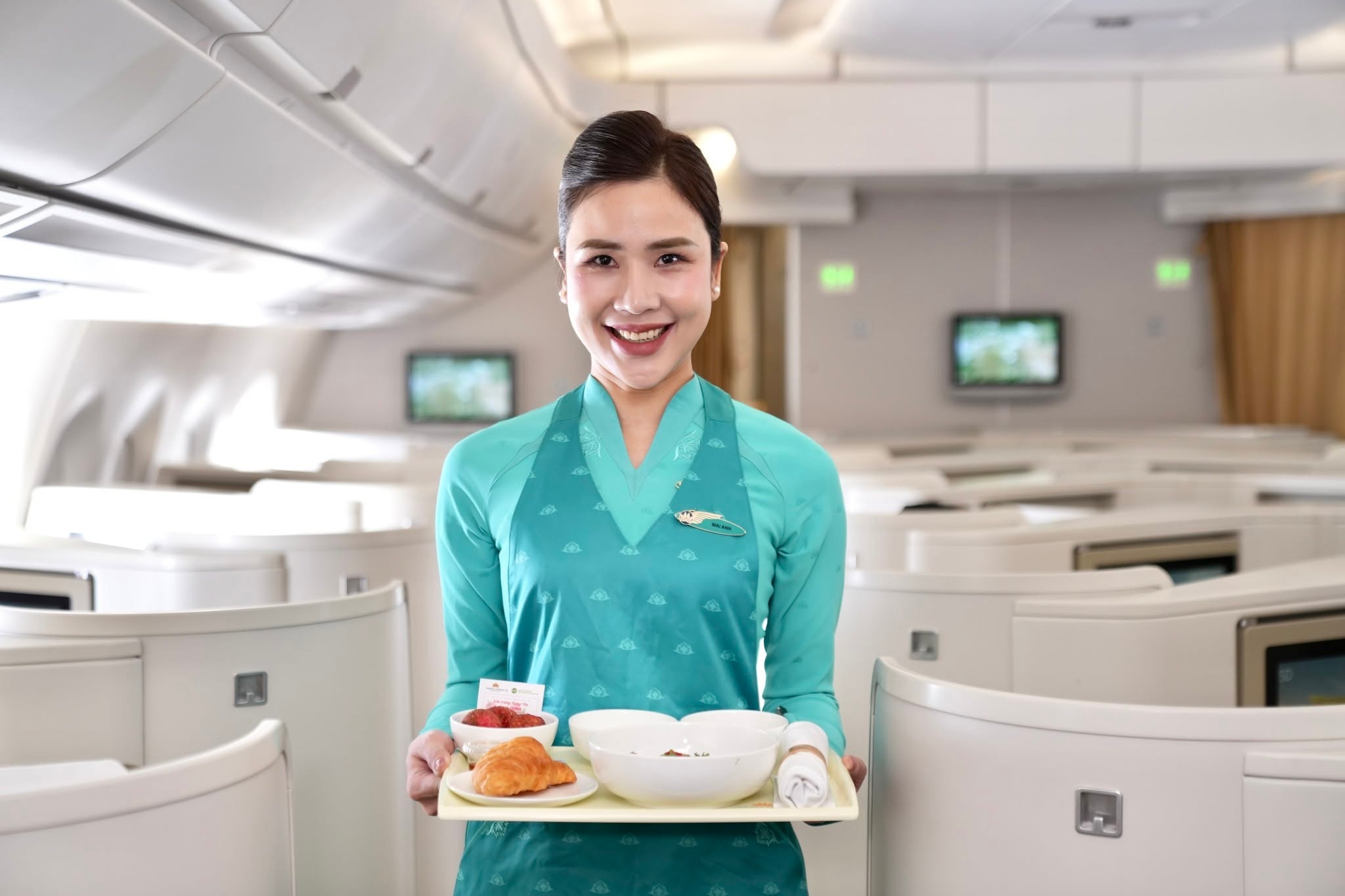 Đặt vé máy bay giá tốt và tiện lợi tại iVIVU.com