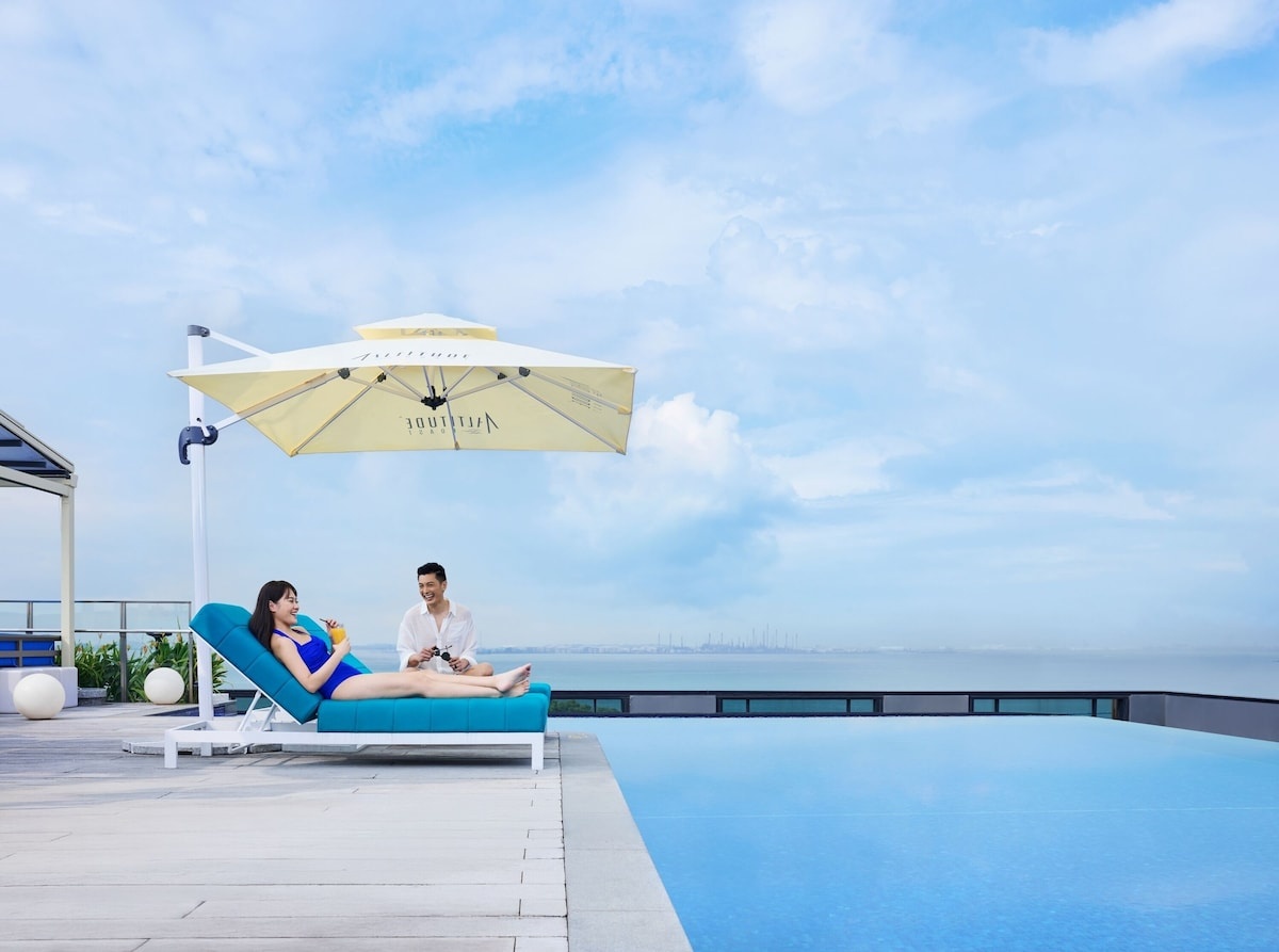 Hồ bơi kết hợp quầy bar mang đến những phút giây thư thái.