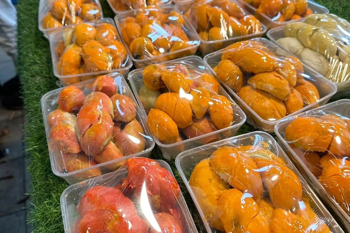 Thưởng thức ẩm thực địa phương
